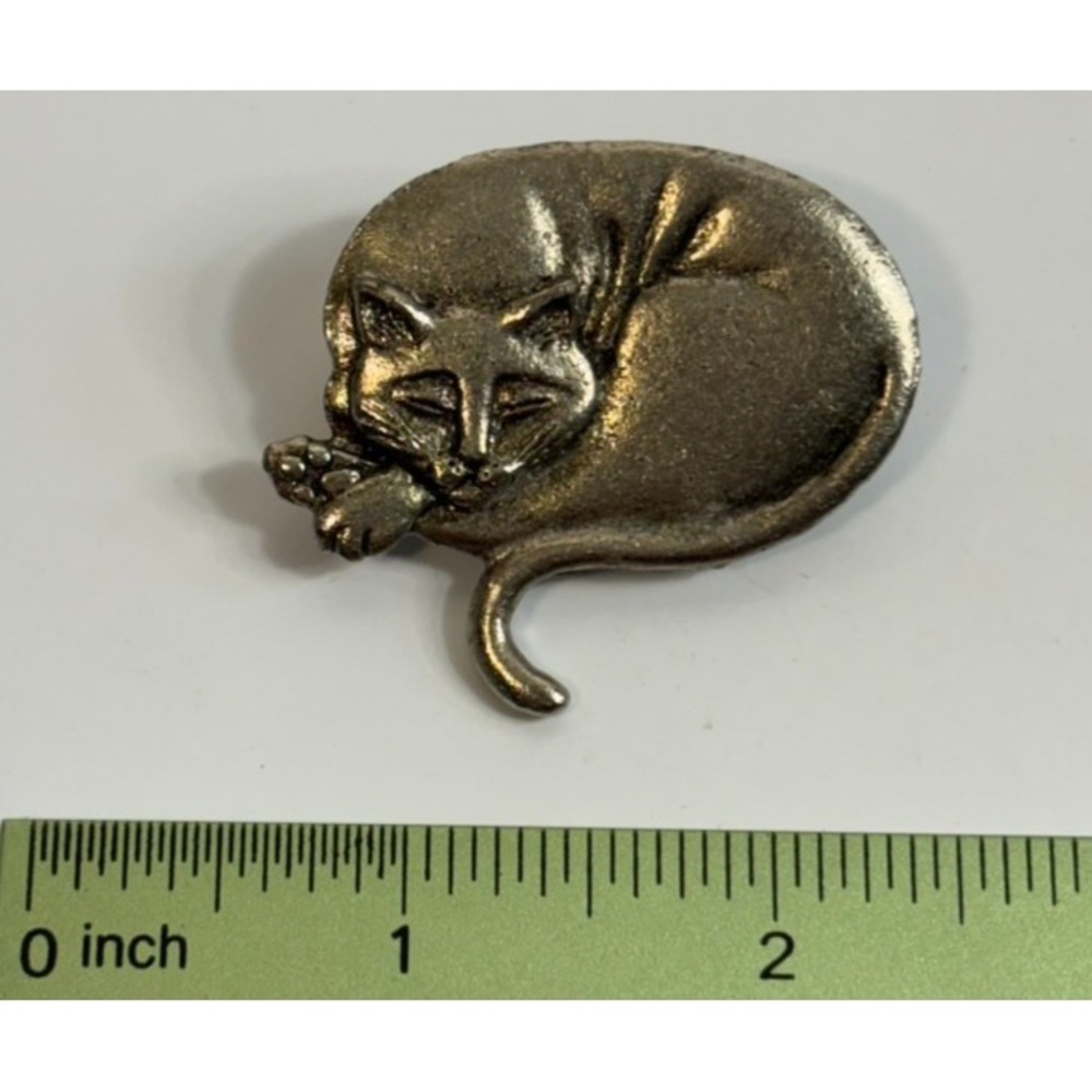 Brooch Sleeping Cat Silver‎ Tone Vintage Adorable Little Toe Beans